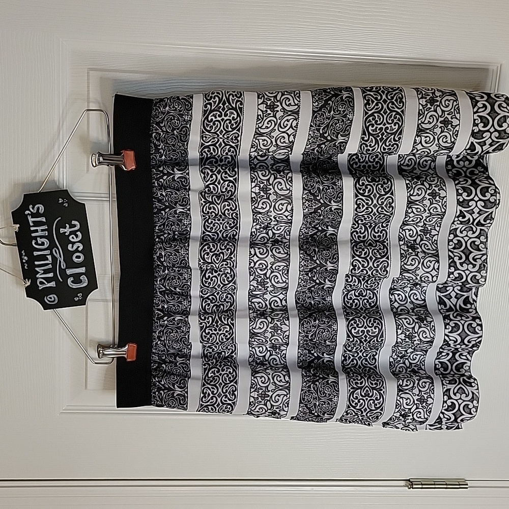 White House Black Market Skirt XL Layered Mini Black White Floral